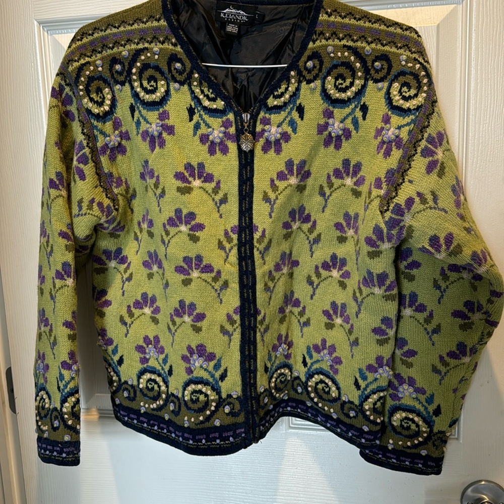 Icelandic wool sweater lg